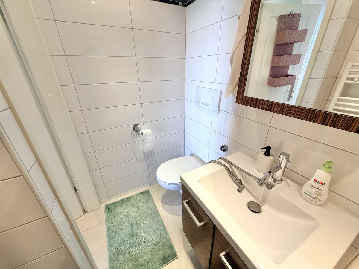 Küche Exklusive 3-Zi. Whg mit großem SÜDBALKON und POOL in USH
