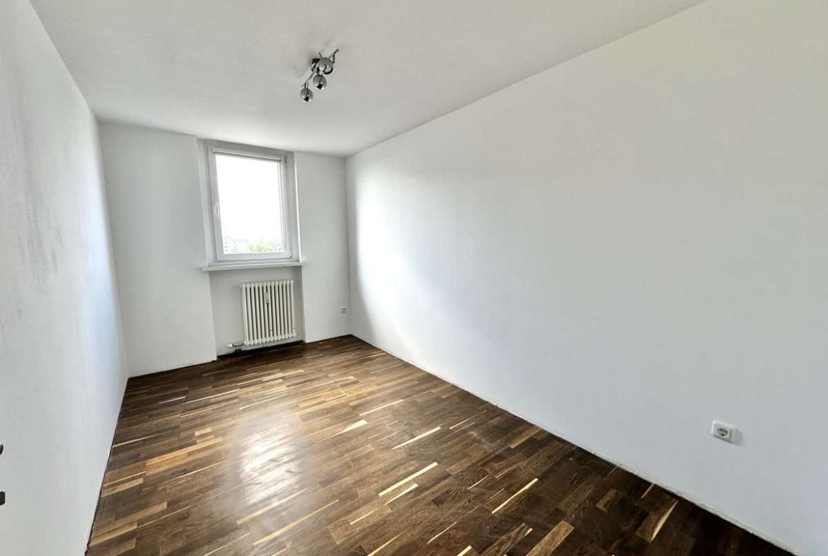 Exklusive 3-Zi. Whg mit großem SÜDBALKON und POOL in USH