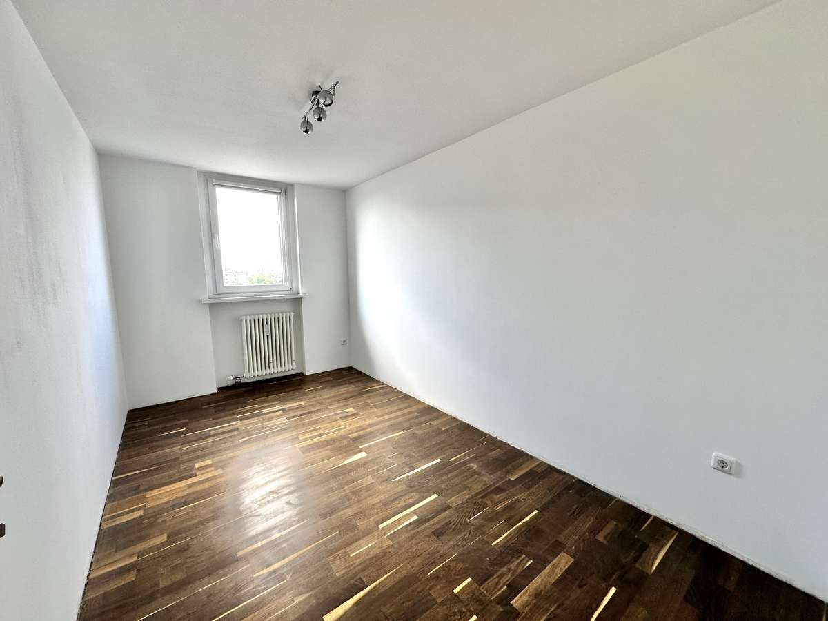 Kinderzimmer Exklusive 3-Zi. Whg mit großem SÜDBALKON und POOL in USH