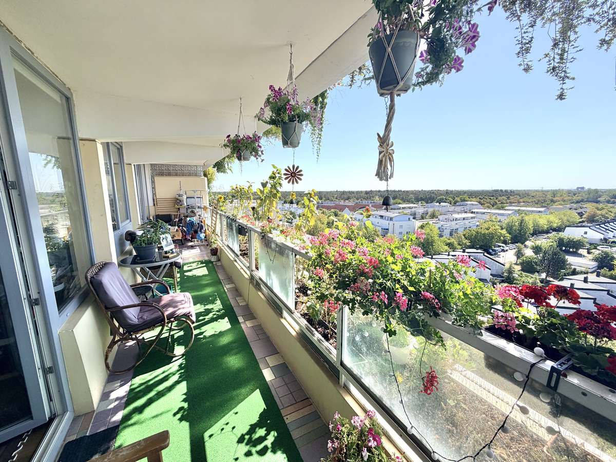 Balkon Exklusive 3-Zi. Whg mit großem SÜDBALKON und POOL in USH