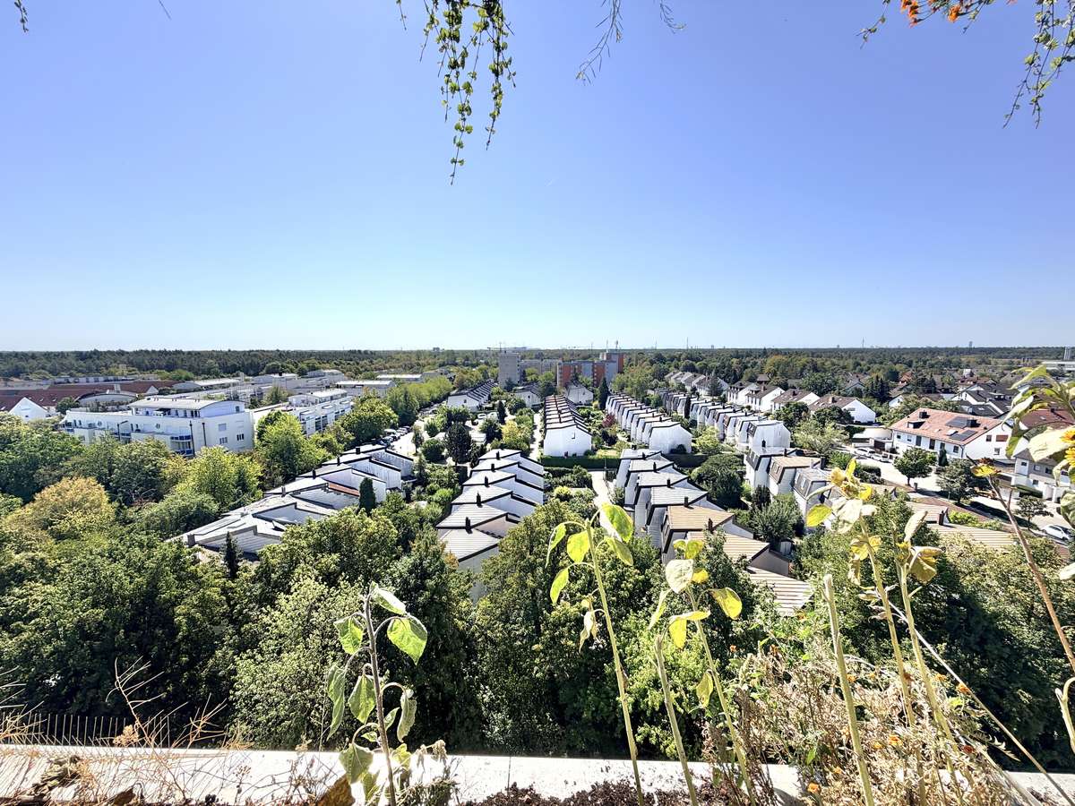Ausblick Exklusive 3-Zi. Whg mit großem SÜDBALKON und POOL in USH