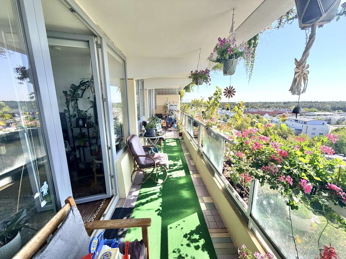 Balkon Exklusive 3-Zi. Whg mit großem SÜDBALKON und POOL in USH