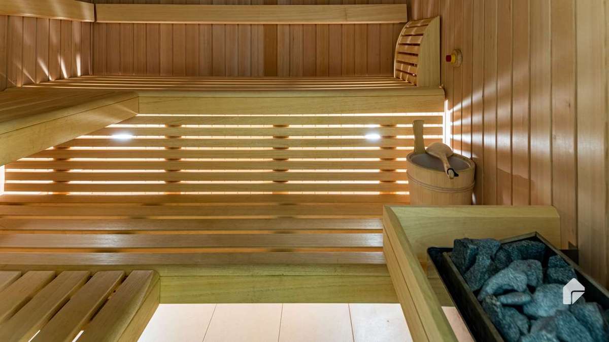 gem. Sauna Exklusive 3-Zi. Whg mit großem SÜDBALKON und POOL in USH