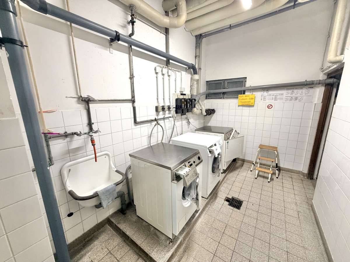 gem. Waschkeller Exklusive 3-Zi. Whg mit großem SÜDBALKON und POOL in USH