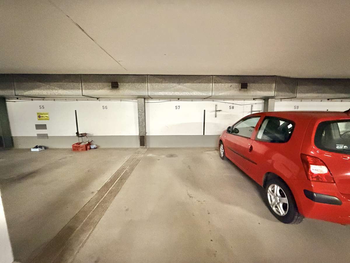 Tiefgaragenstellplatz Exklusive 3-Zi. Whg mit großem SÜDBALKON und POOL in USH