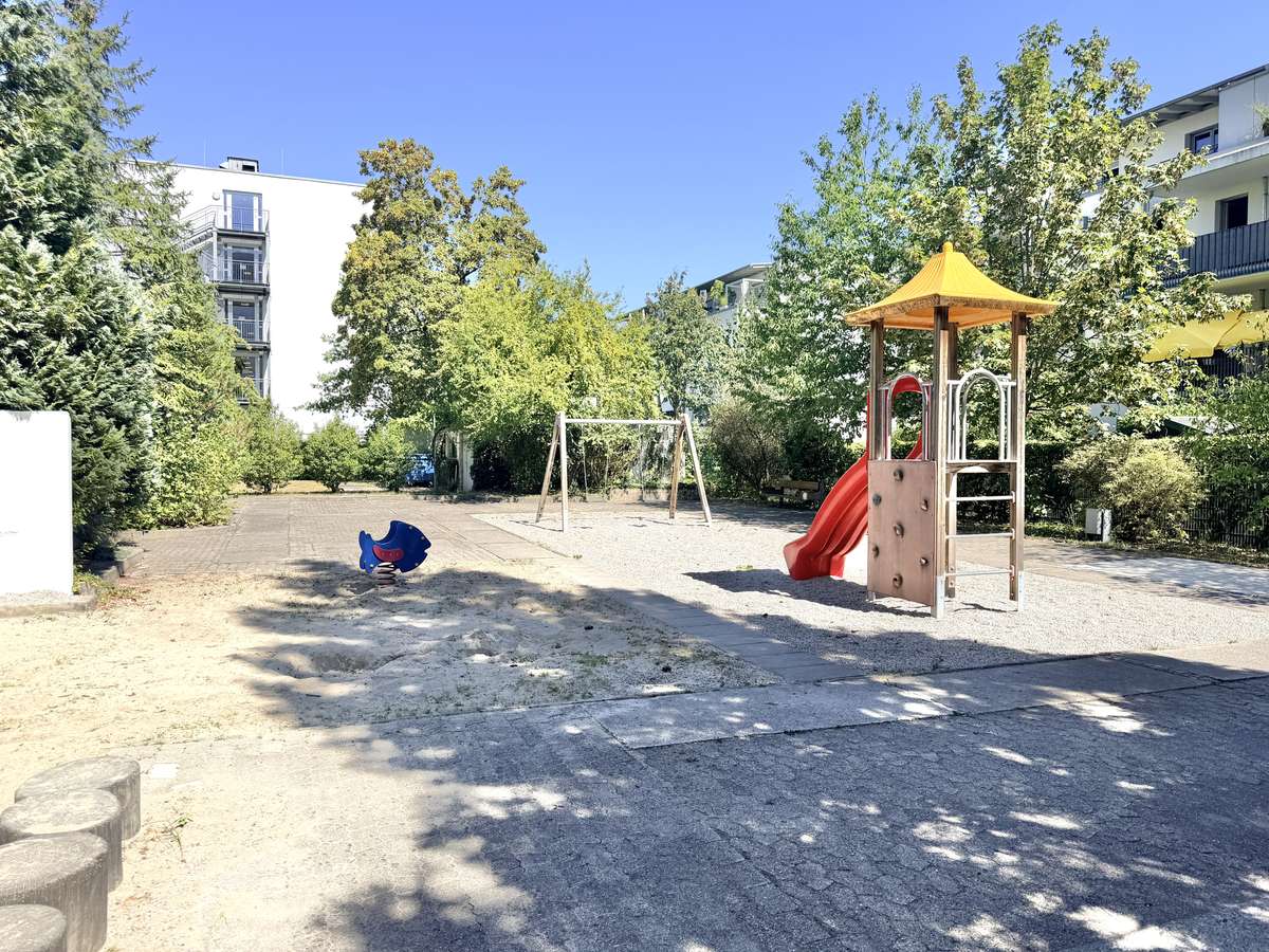 Spielplatz Exklusive 3-Zi. Whg mit großem SÜDBALKON und POOL in USH