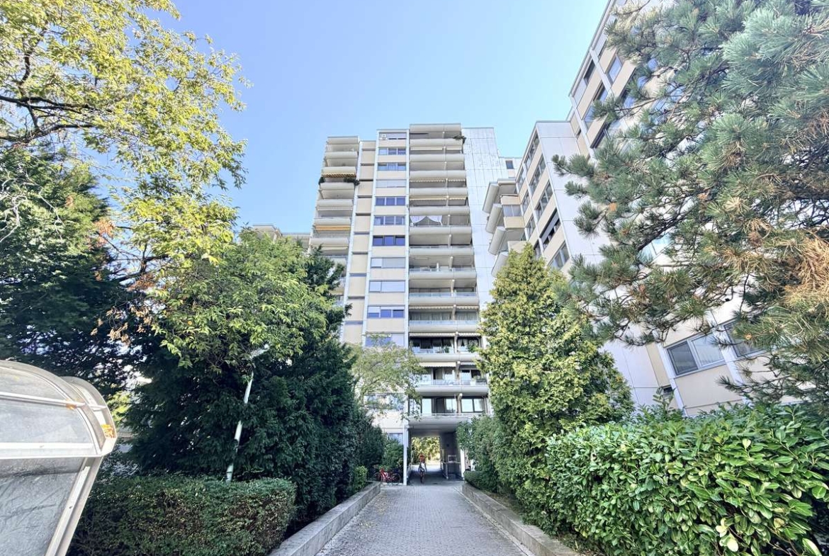 Exklusive 3-Zi. Whg mit großem SÜDBALKON und POOL in USH