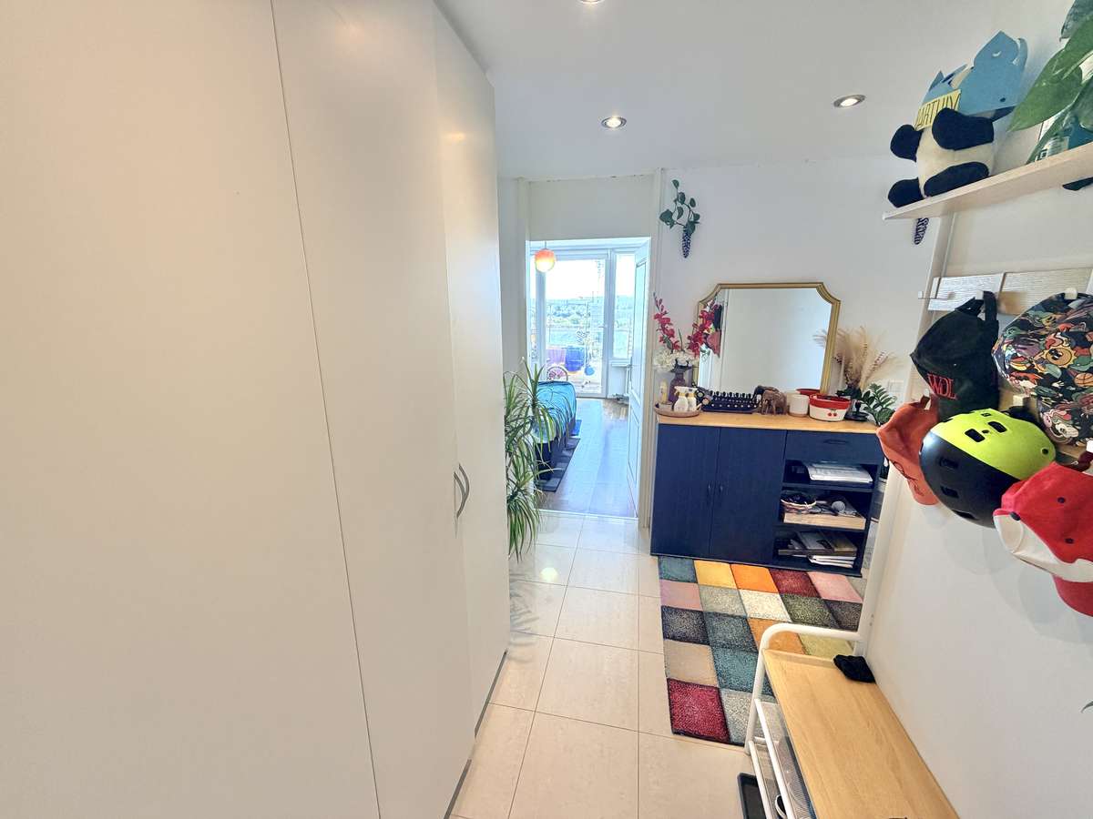 Eingangsbereich Exklusive 3-Zi. Whg mit großem SÜDBALKON und POOL in USH