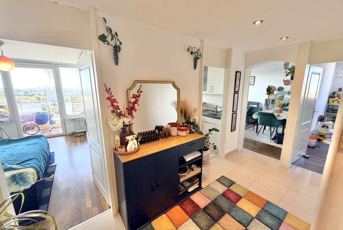 Exklusive 3-Zi. Whg mit großem SÜDBALKON und POOL in USH