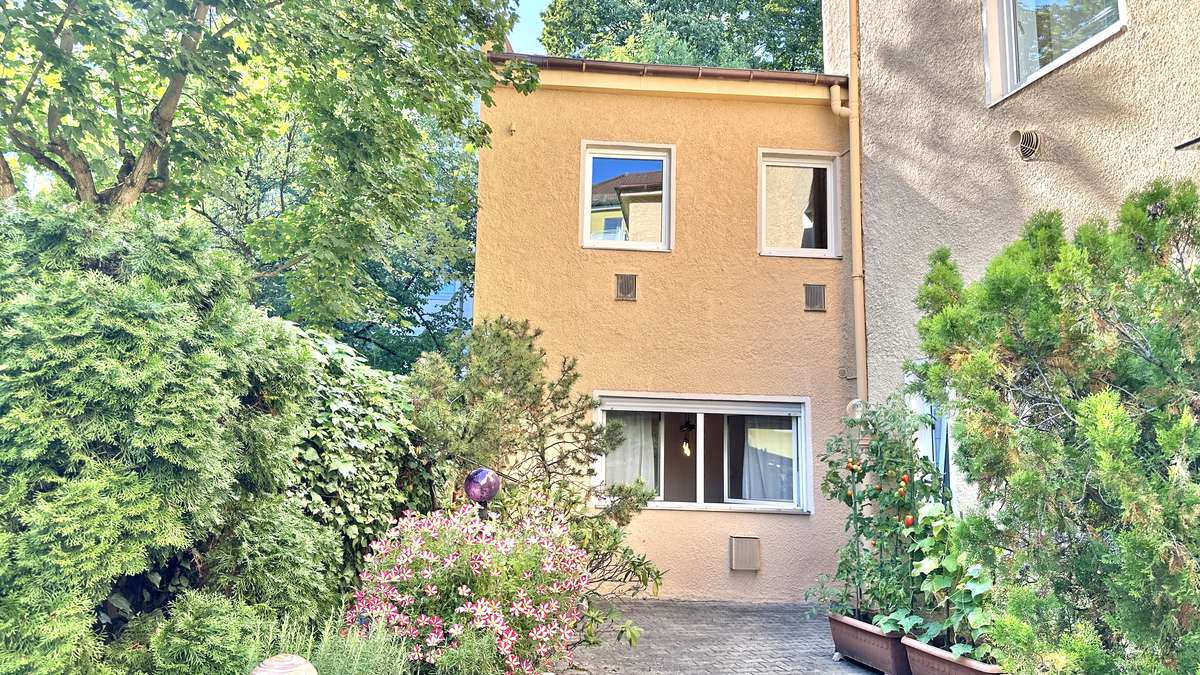 Hausansicht Zentral wohnen, ruhig schlafen – 45m² im Rückgebäude in der Isarvorstadt