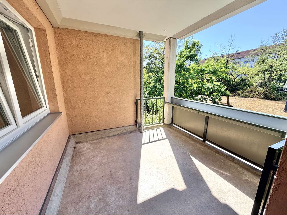 Balkon „Einziehen & wohlfühlen“ TOP renovierte 2-Zi. Whg mit West-Blk & TG/Nh. S1