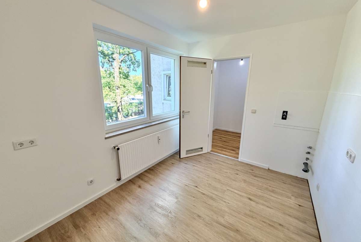 „Einziehen & wohlfühlen“ TOP renovierte 2-Zi. Whg mit West-Blk & TG/Nh. S1
