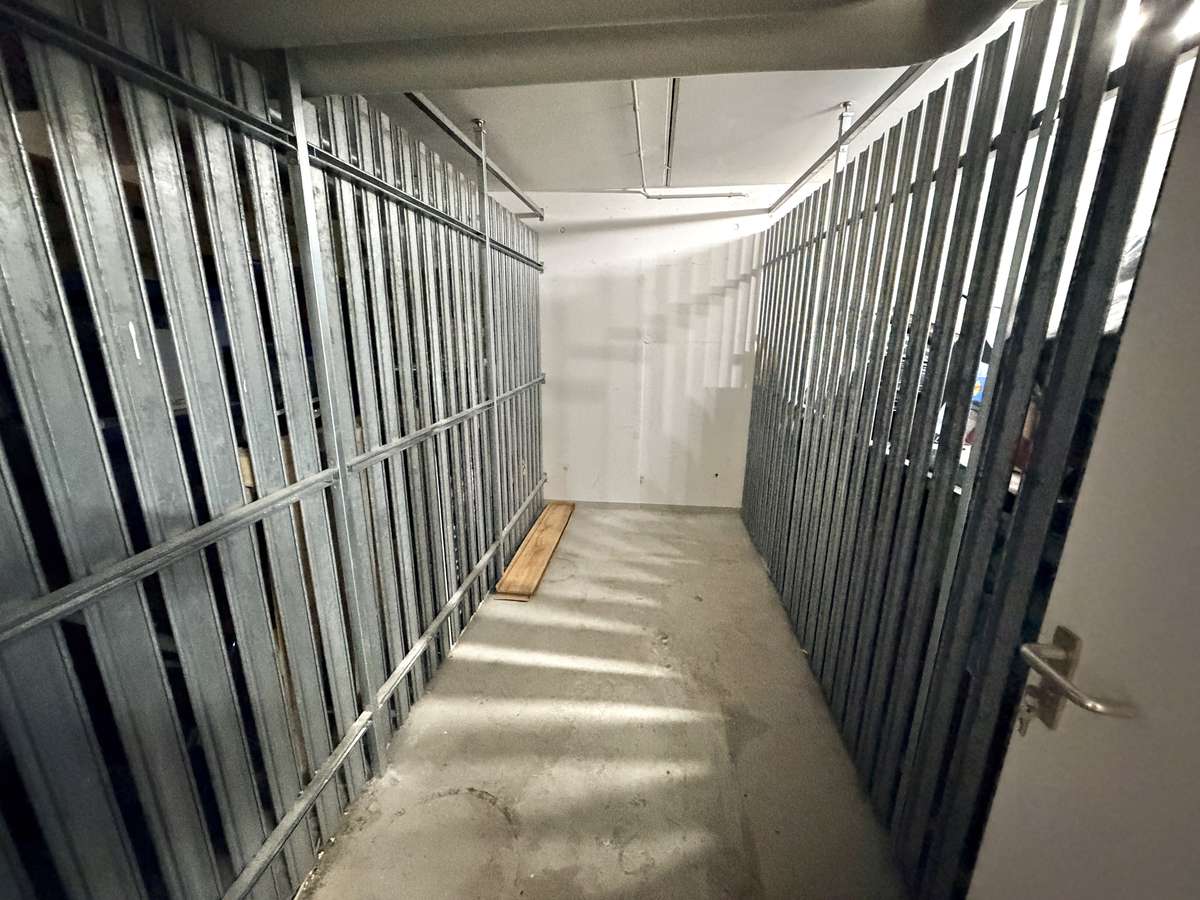 Kellerabteil „Einziehen & wohlfühlen“ TOP renovierte 2-Zi. Whg mit West-Blk & TG/Nh. S1