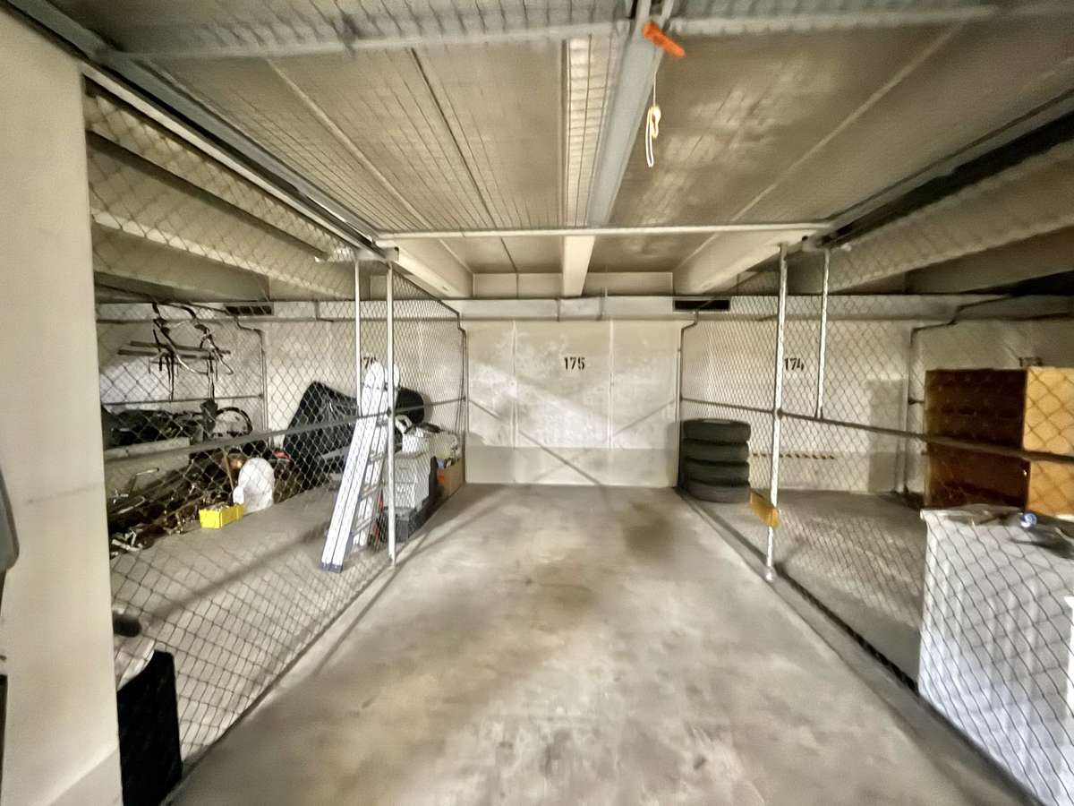 TG-Stellplatz (absperrbar) „Einziehen & wohlfühlen“ TOP renovierte 2-Zi. Whg mit West-Blk & TG/Nh. S1