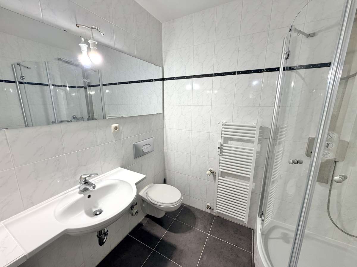 Badezimmer „Einziehen & wohlfühlen“ TOP renovierte 2-Zi. Whg mit West-Blk & TG/Nh. S1
