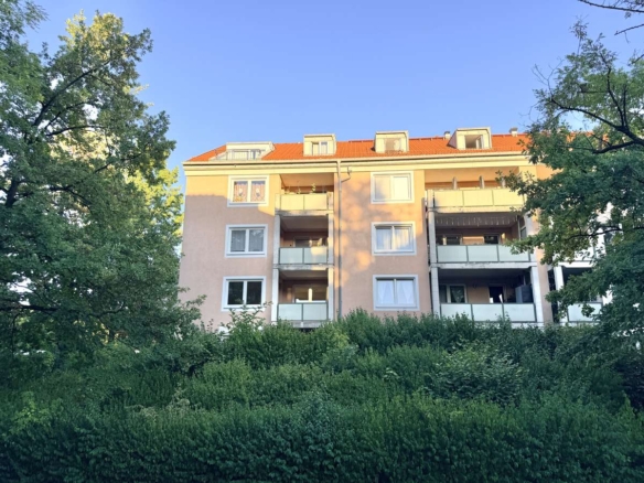 „Einziehen & wohlfühlen“ TOP renovierte 2-Zi. Whg mit West-Blk & TG/Nh. S1
