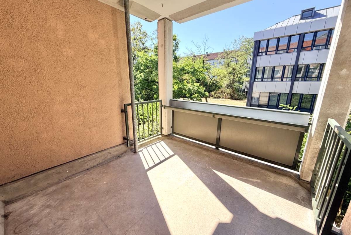 „Einziehen & wohlfühlen“ TOP renovierte 2-Zi. Whg mit West-Blk & TG/Nh. S1