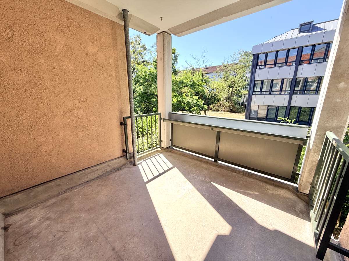 Balkon „Einziehen & wohlfühlen“ TOP renovierte 2-Zi. Whg mit West-Blk & TG/Nh. S1