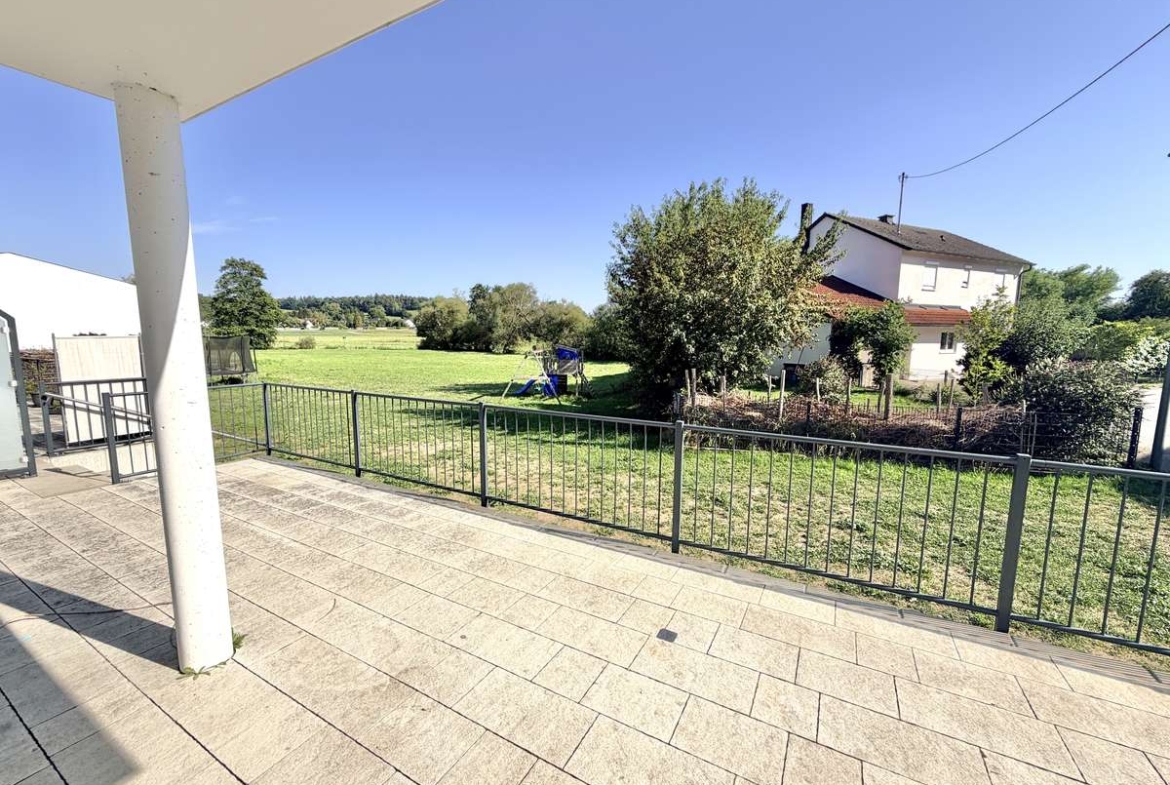 NEUWERTIGE  4-Zi.-Wohnung in Hettenshausen mit sonnige Südterrasse