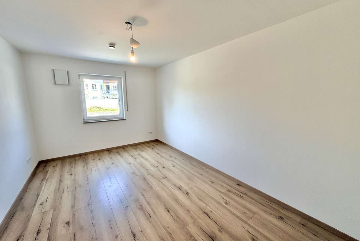 NEUWERTIGE  4-Zi.-Wohnung in Hettenshausen mit sonnige Südterrasse
