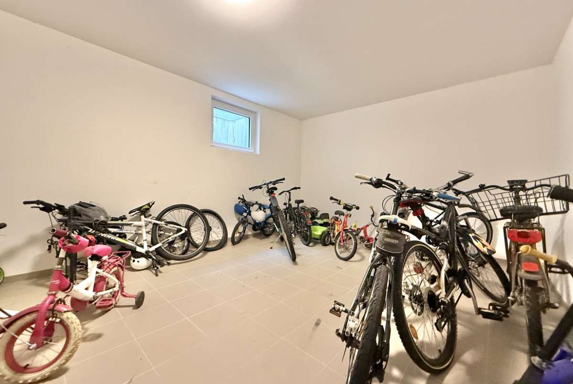 NEUWERTIGE  4-Zi.-Wohnung in Hettenshausen mit sonnige Südterrasse