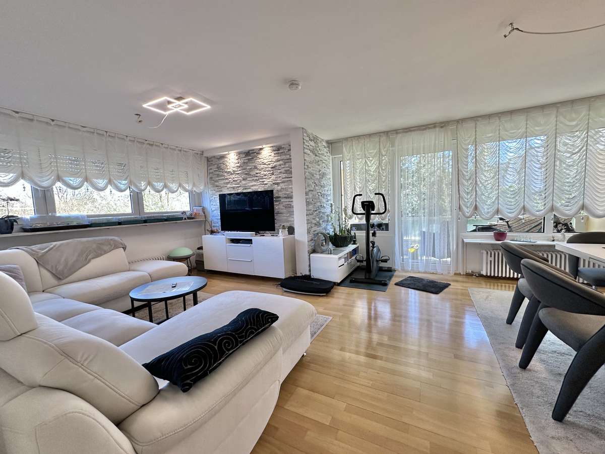 Familienfreundliche 4-Zi. Whg TOP RENOVIERT in Lohhof S1