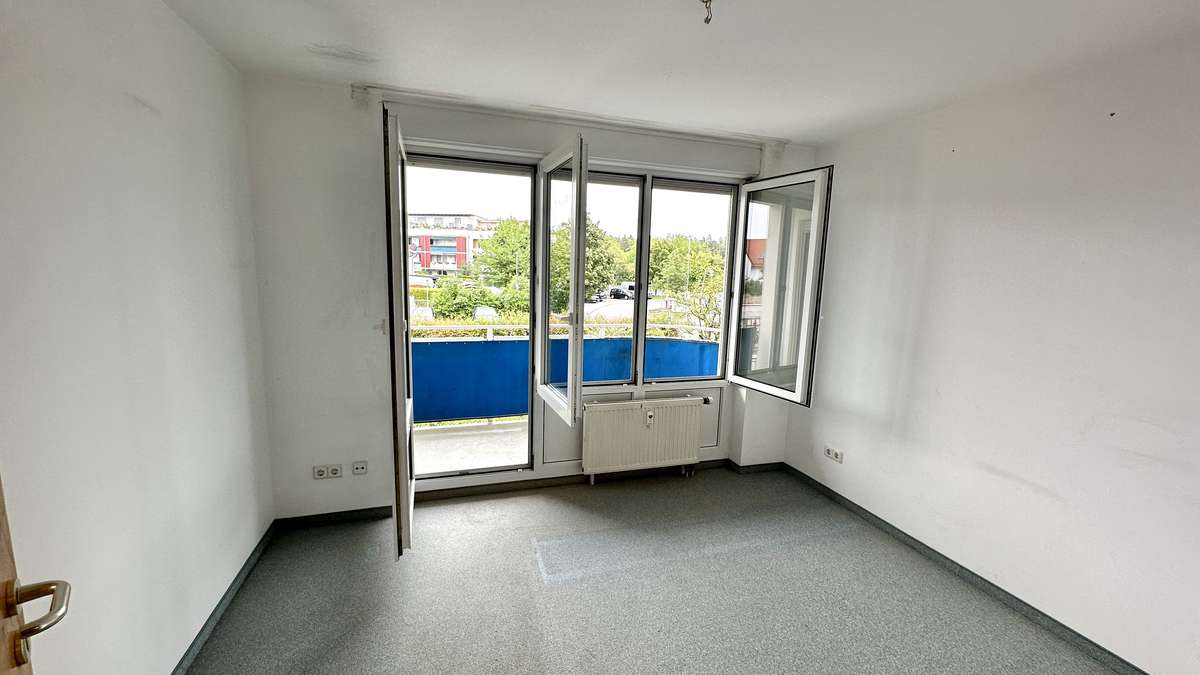 **Renovieren & selbst gestalten 2-Zi. Whg. mit Blk, EBK & TG – Sofort bezugsfrei **