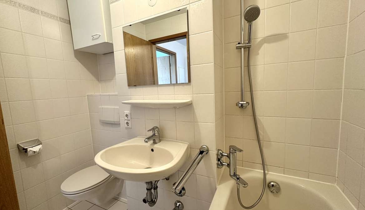 **Renovieren & selbst gestalten 2-Zi. Whg. mit Blk, EBK & TG – Sofort bezugsfrei **