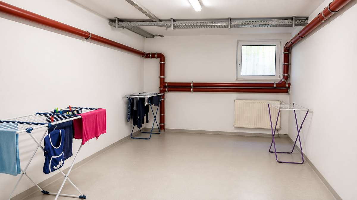 **Renovieren & selbst gestalten 2-Zi. Whg. mit Blk, EBK & TG – Sofort bezugsfrei **