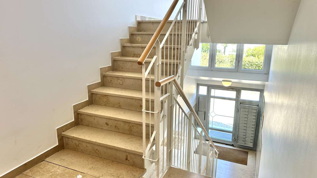 **Renovieren & selbst gestalten 2-Zi. Whg. mit Blk, EBK & TG – Sofort bezugsfrei **