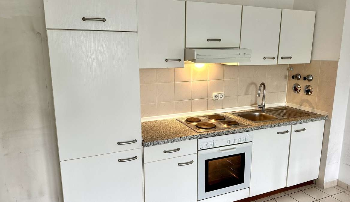 **Renovieren & selbst gestalten 2-Zi. Whg. mit Blk, EBK & TG – Sofort bezugsfrei **