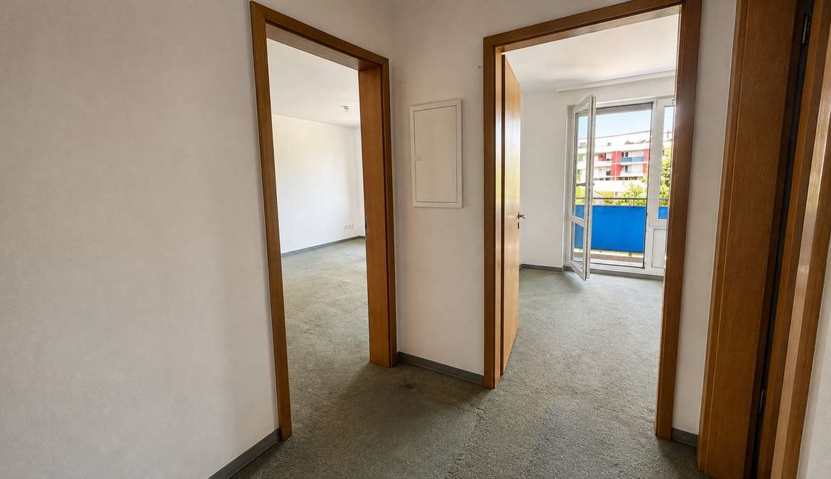 **Renovieren & selbst gestalten 2-Zi. Whg. mit Blk, EBK & TG – Sofort bezugsfrei **