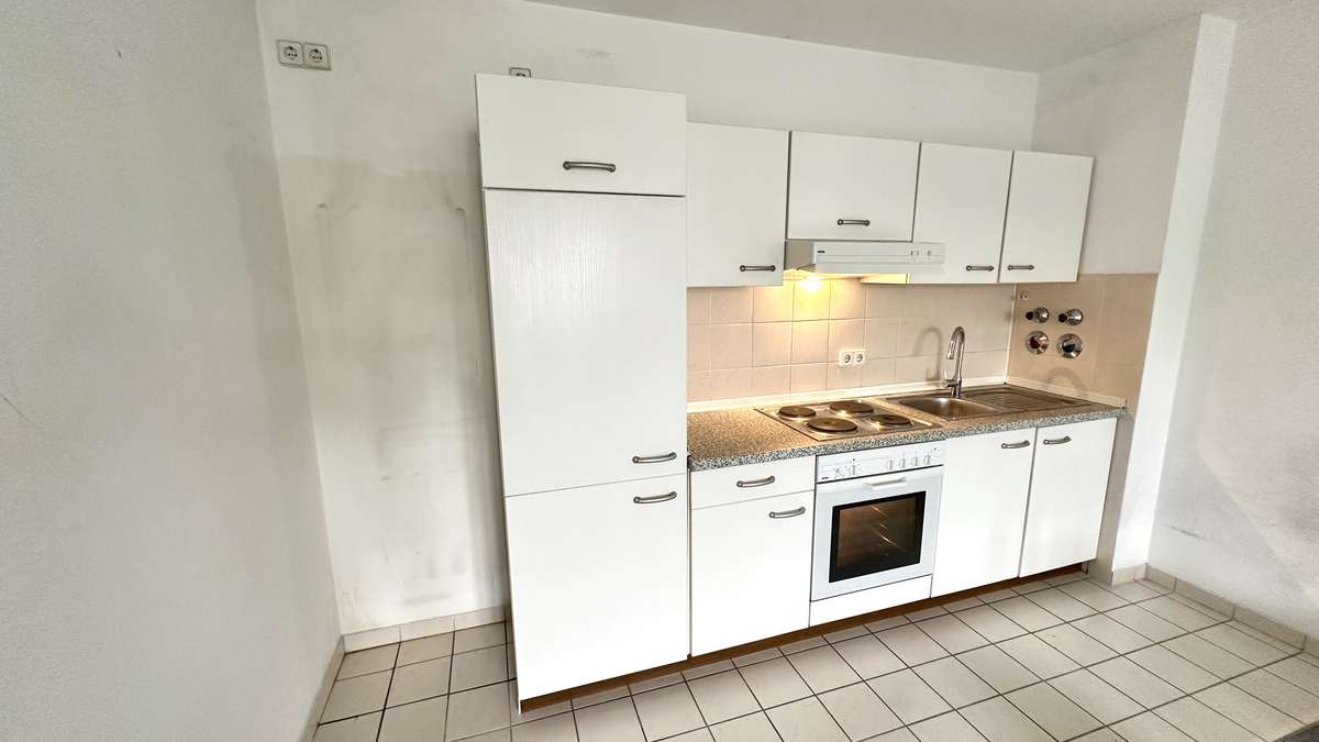 **Renovieren & selbst gestalten 2-Zi. Whg. mit Blk, EBK & TG – Sofort bezugsfrei **