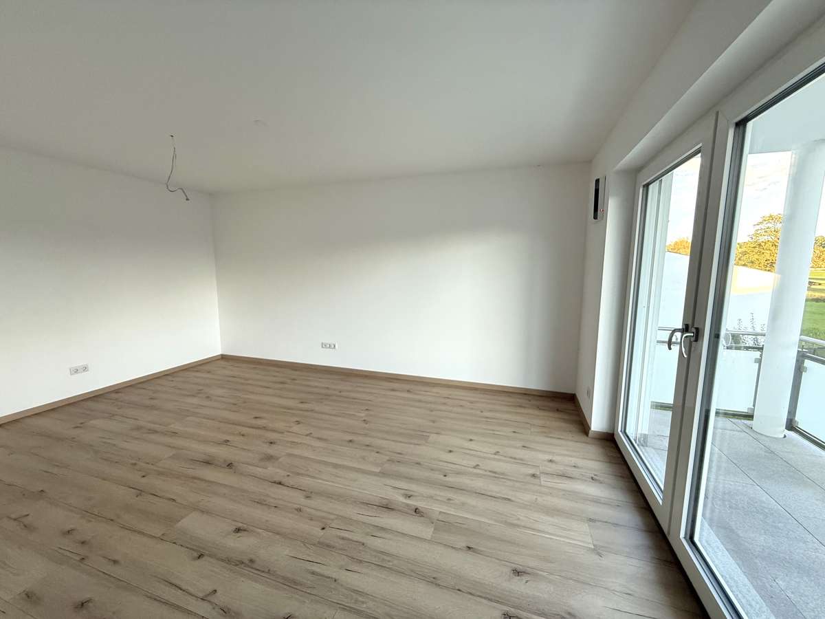 Wohnzimmer Sonnige 4-Zi-Whg. für FAMILIEN – in grüner Lage bei Pfaffenhofen an der Ilm