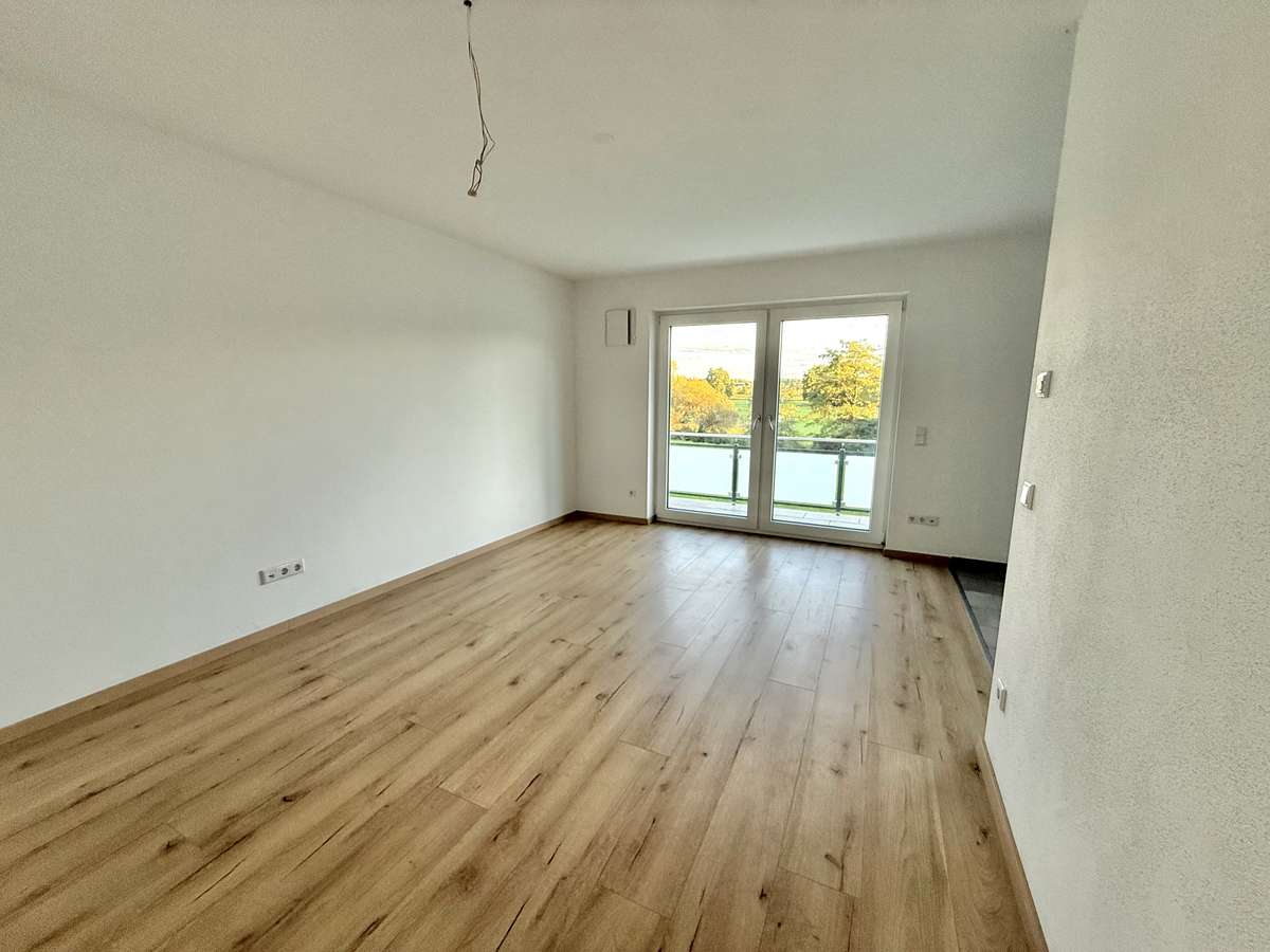Wohnzimmer Sonnige 4-Zi-Whg. für FAMILIEN – in grüner Lage bei Pfaffenhofen an der Ilm