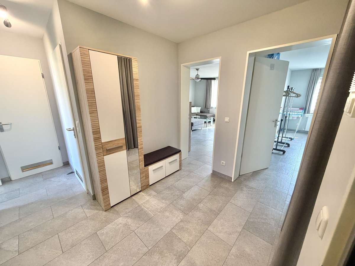 Sonnige, teils möblierte 3-Zi Whg. mit großem SÜDBALKON in USH