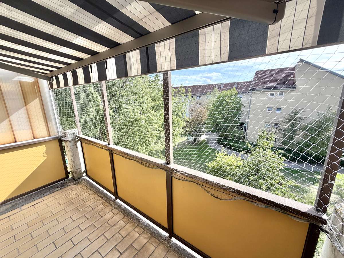 Sonnige, teils möblierte 3-Zi Whg. mit großem SÜDBALKON in USH