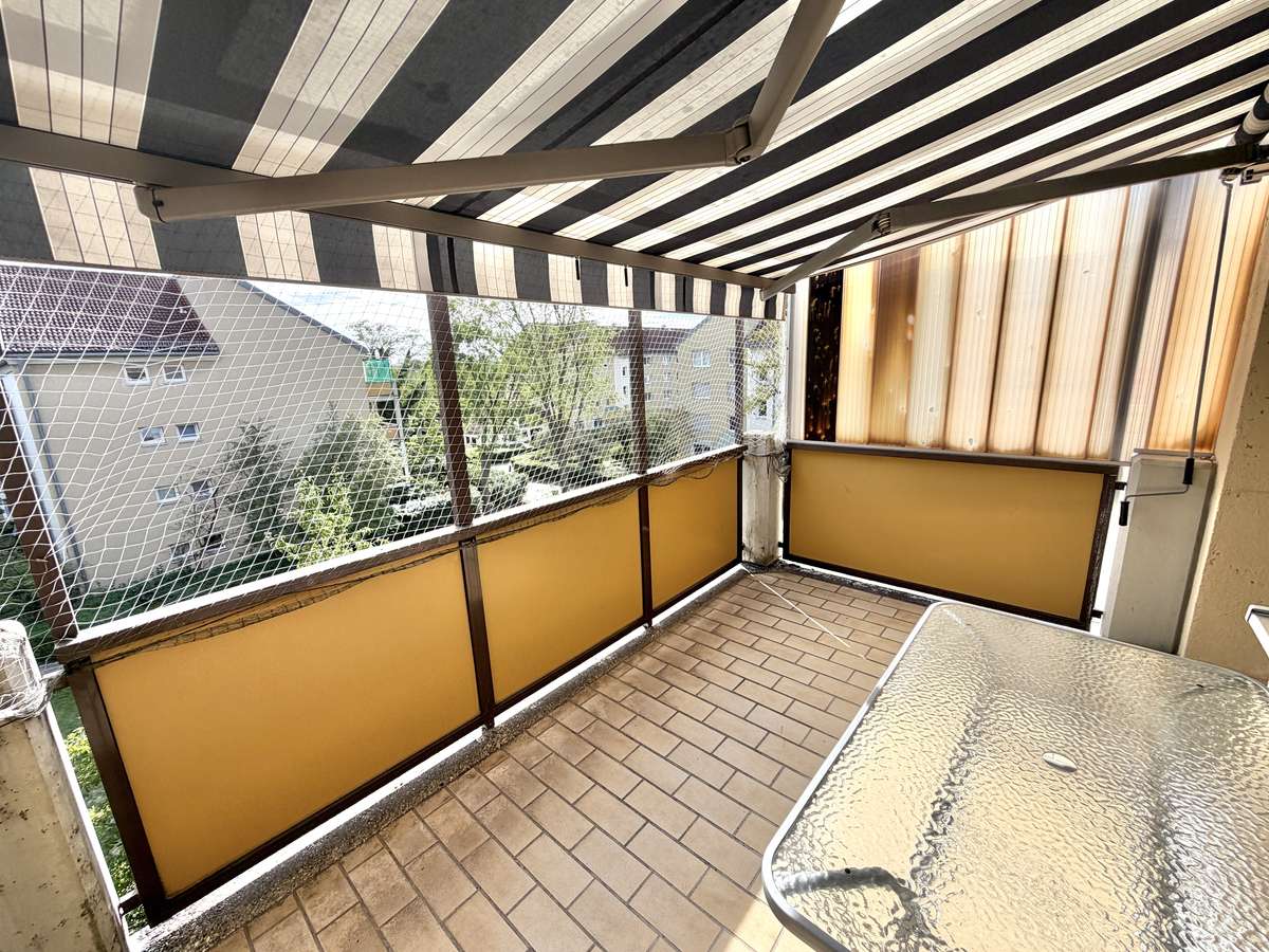 Sonnige, teils möblierte 3-Zi Whg. mit großem SÜDBALKON in USH