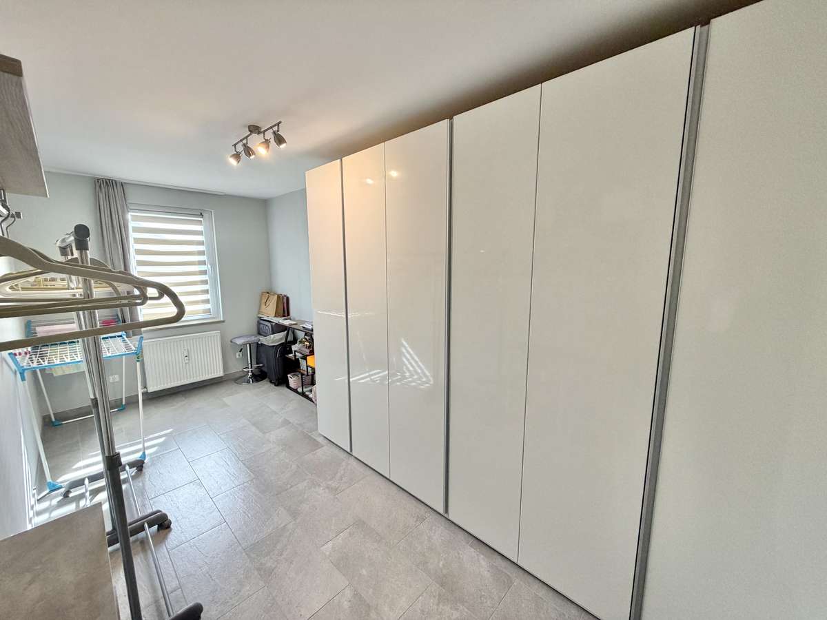 Sonnige, teils möblierte 3-Zi Whg. mit großem SÜDBALKON in USH