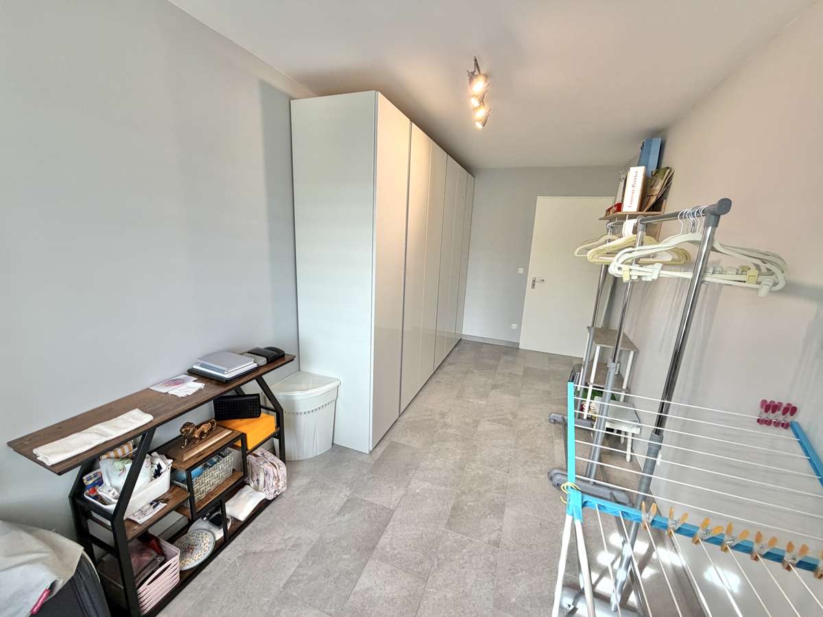 Sonnige, teils möblierte 3-Zi Whg. mit großem SÜDBALKON in USH
