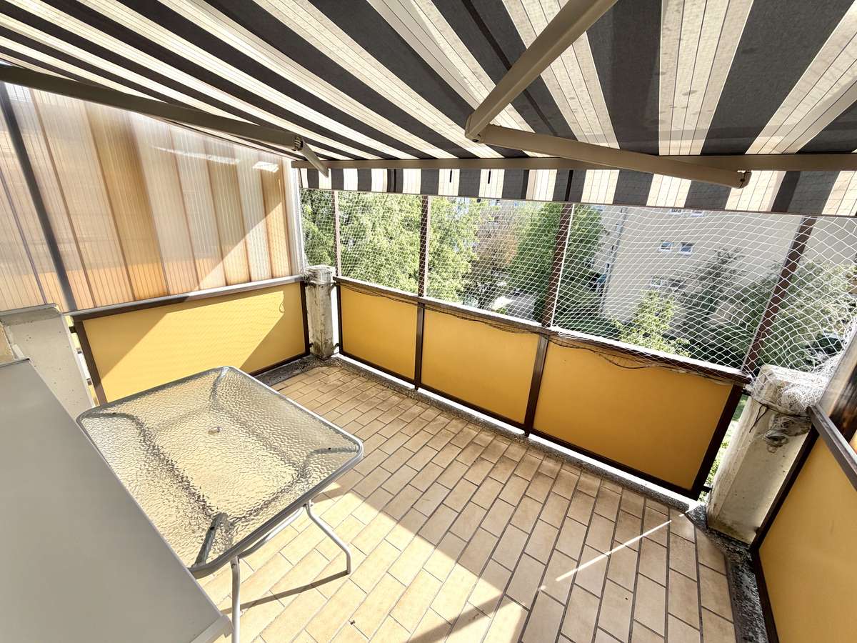 Sonnige, teils möblierte 3-Zi Whg. mit großem SÜDBALKON in USH