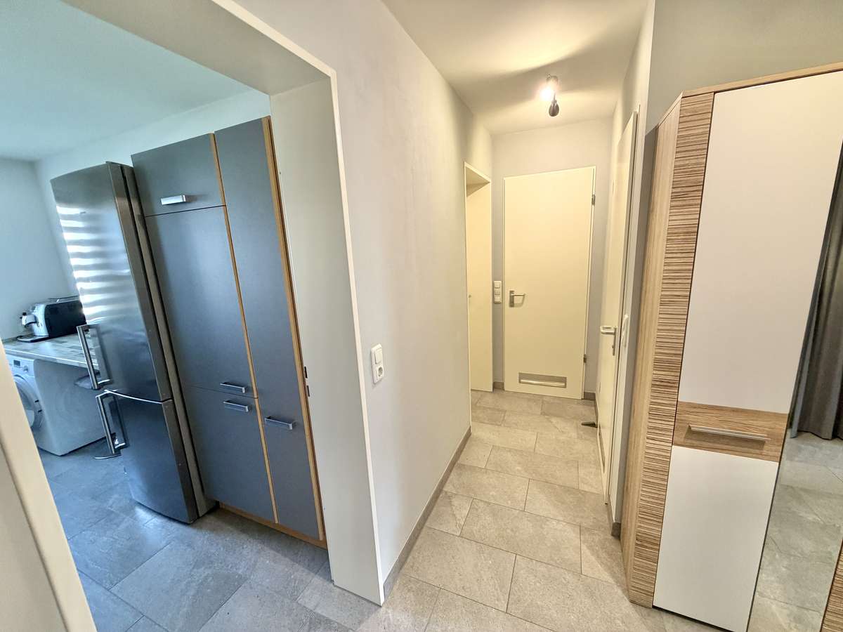 Sonnige, teils möblierte 3-Zi Whg. mit großem SÜDBALKON in USH