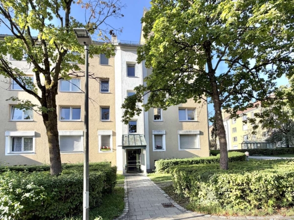 Sonnige, teils möblierte 3-Zi Whg. mit großem SÜDBALKON in USH