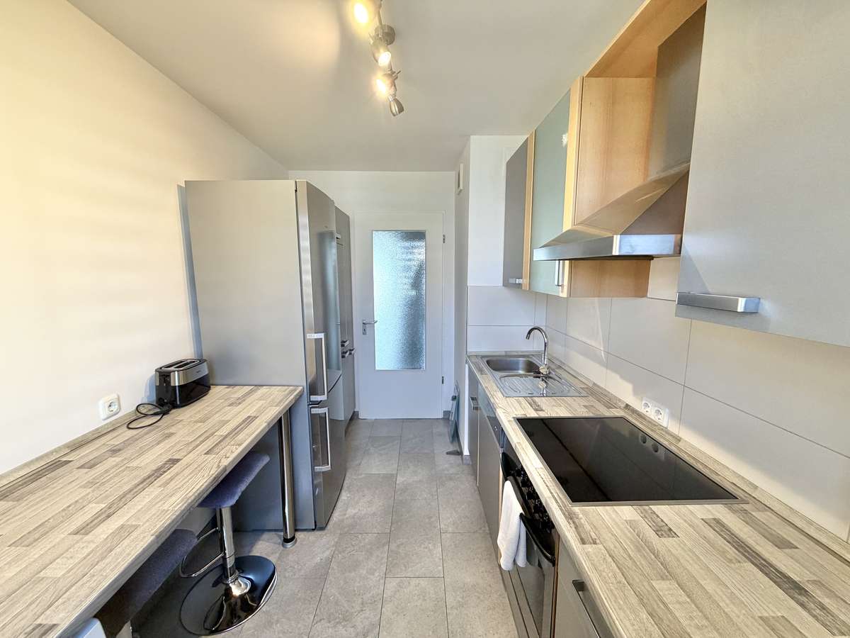 Sonnige, teils möblierte 3-Zi Whg. mit großem SÜDBALKON in USH