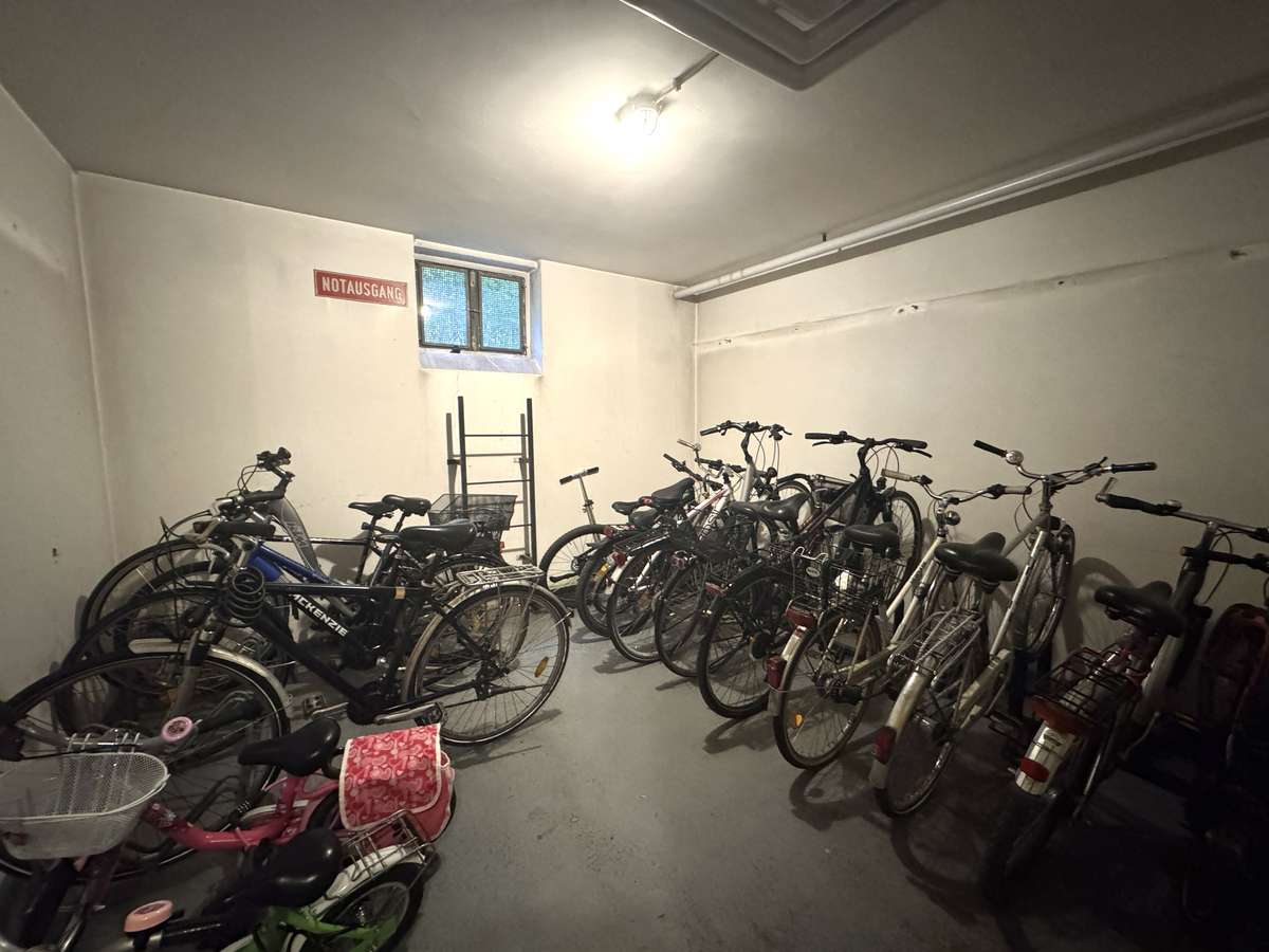Ab sofort frei !! 3- Zi. Whg.  mit Südbalkon und Raum für ihre Wohnideen – Nähe S1