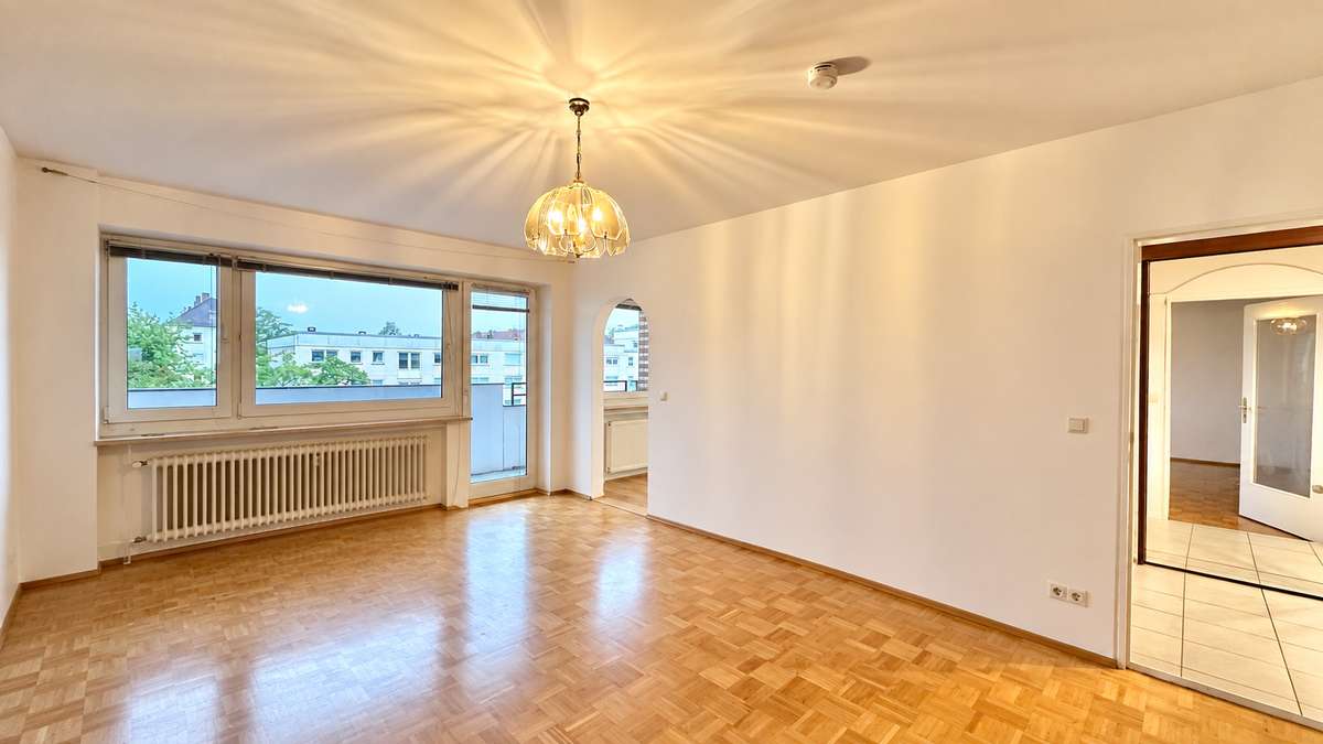 Gut angebunden studieren und wohnen – 2 Zi. mit EBK & Südbalkon