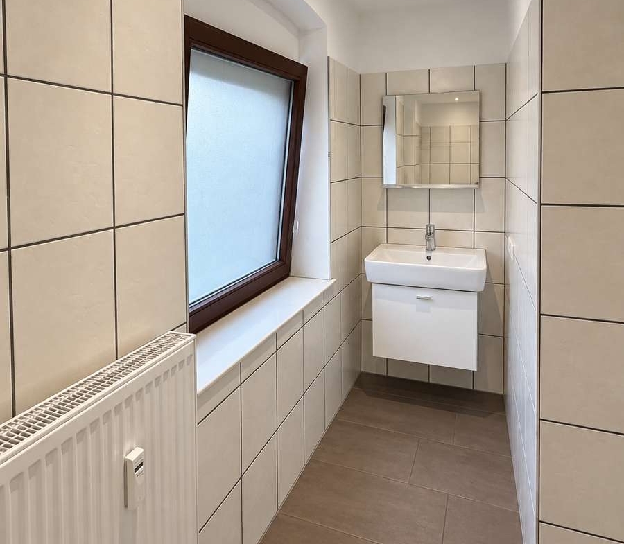 Helle 2-Zimmer-Wohnung mit 68 m² – Hausmeisterdienste willkommen