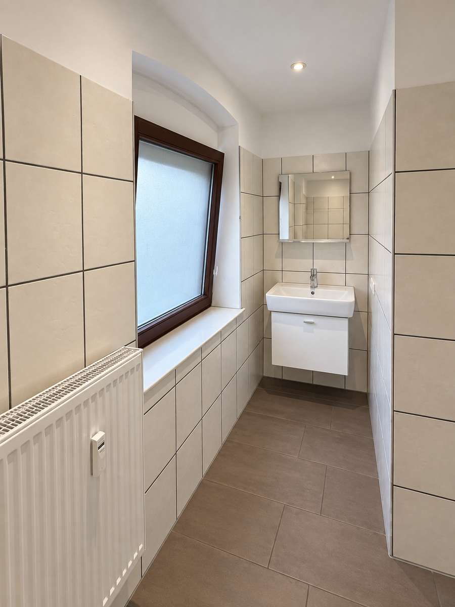 Helle 2-Zimmer-Wohnung mit 68 m² – Hausmeisterdienste willkommen