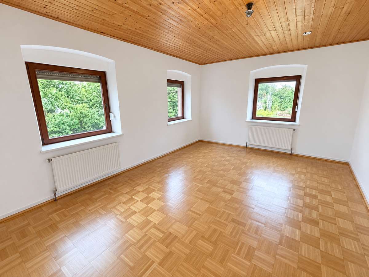 Helle 2-Zimmer-Wohnung mit 68 m² – Hausmeisterdienste willkommen