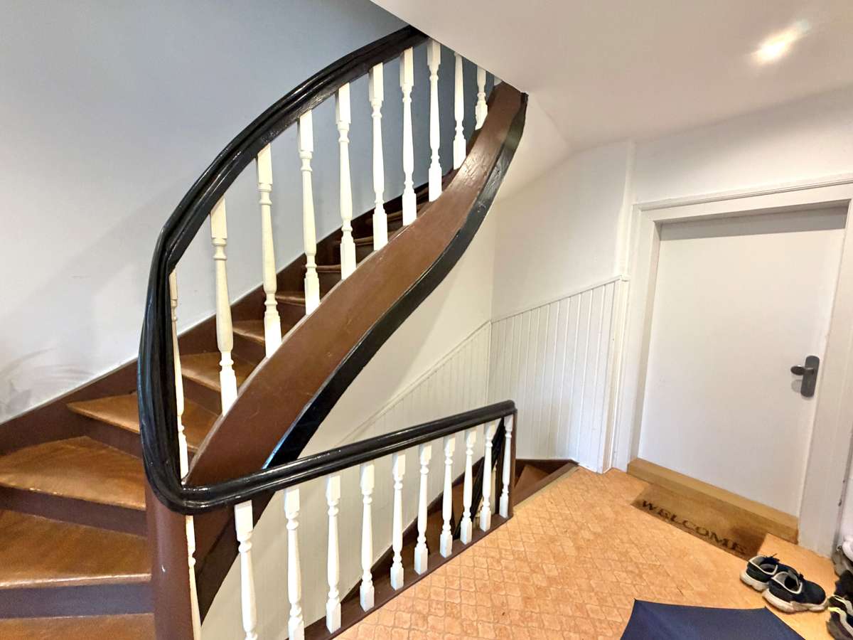 Helle 2-Zimmer-Wohnung mit 68 m² – Hausmeisterdienste willkommen